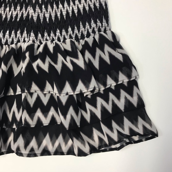 NWOT [H&M] Tiered B&W Chevron Skirt - Picture 6 of 8